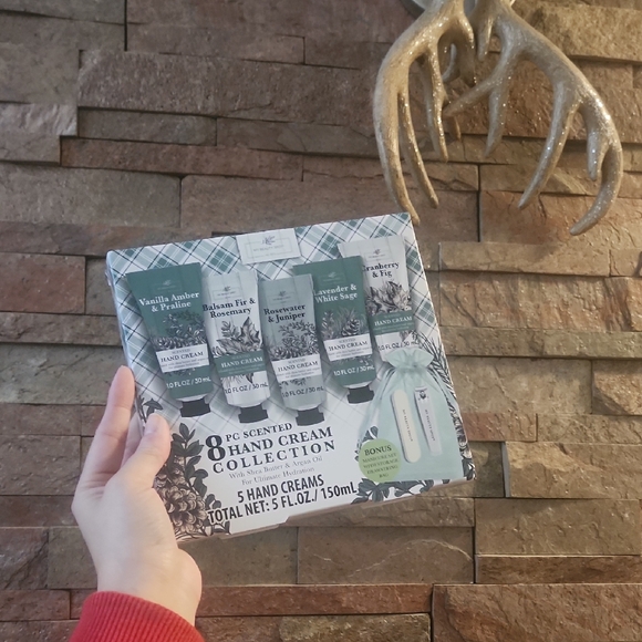 Other - 🏂SKI MARKET❄️8-Piece Scented Hand Cream Collection